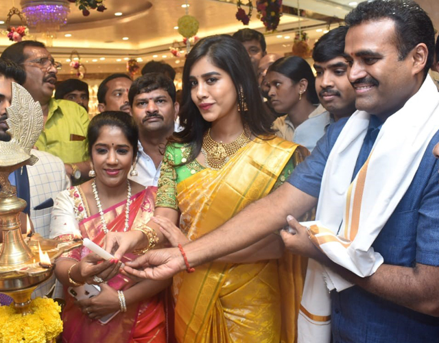 Nabha Natesh Launches CMR Shopping Mall at Dilsukhnagar
